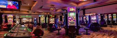 Tampilan dashboard judolbet88 dengan pilihan permainan sepak bola, dealer langsung, dan slot